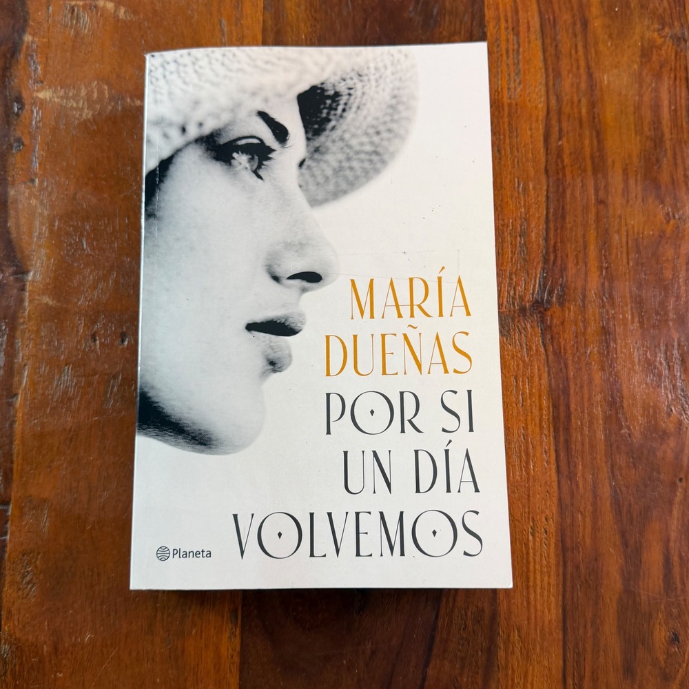 Maria Dueñas Por si un día volvemos Spanish Paperback Novel 9786073927352